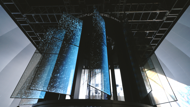 APEC 투명 올레드 TV로 만든 초대형 샹들리에 미디어아트 전시(제공=에이프레임)