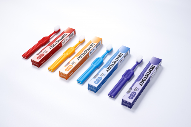 덴티스토리는 국내 최초의 스토리 칫솔 ‘덴티스토리’를 출시했다고 30일 밝혔다. 덴티스토리는 양치 중에도 캐릭터를 볼 수 있어 양치를 거부하던 아이도 적극적으로 참여한다