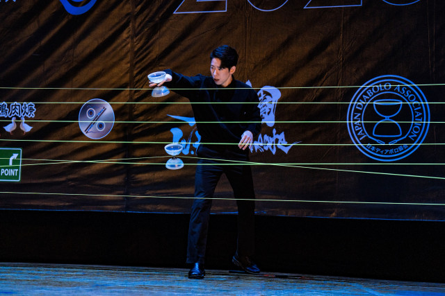 서커스디랩 준디아(이준상)의 ‘2025 World Diabolo Contest’ 퍼포먼스 아트(Performance Art) 부문에 참여해 공연을 펼치고 있다