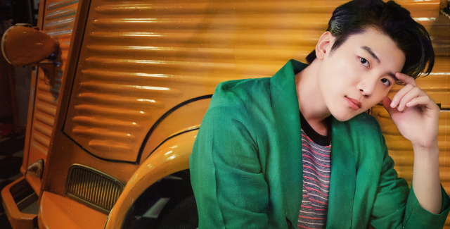 데뷔 싱글 ‘청춘 RIDE ON!’ 메인 비주얼(© 2025 Resonance Inc. All Rights Reserved.)