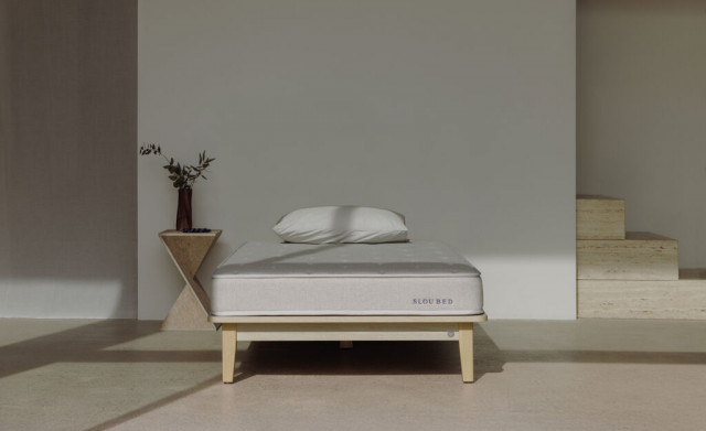 슬로우베드 누크 매트리스 및 아티초크 침대 프레임