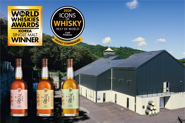 기원 위스키가 세계적인 위스키 품평회 ‘World Whiskies Awards 2026’에서 ‘Best Korean Single Malt(한국 최고 싱글몰트)’로 선정됐다. 또한 위스키 생산 과정 각 분야를 평가하는 ‘ICON OF WHISKY 2026’에서도 ‘올해의 크래프트 위스키 증류소’ 부문 최우수상을 수상했다