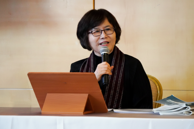 강의를 전하고 있는 김리아 원장