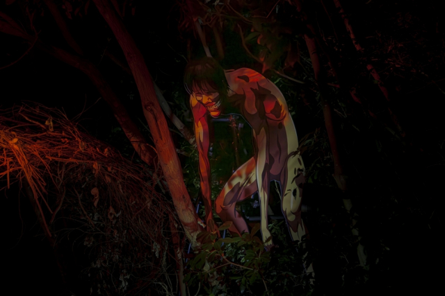 니지겐노모리가 ‘진격의 거인 THE NIGHT WALK - 벽의 너머로’ 이벤트의 현장 모습을 일부 공개했다. 거인이 잠복해 있는 밤의 숲에서 자유를 쟁취하기 위한 전투에 뛰어들 수 있다