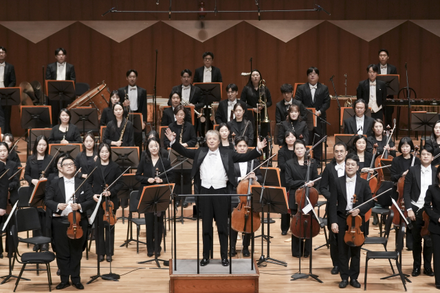 국립심포니오케스트라와 음악감독 로베르토 아바도