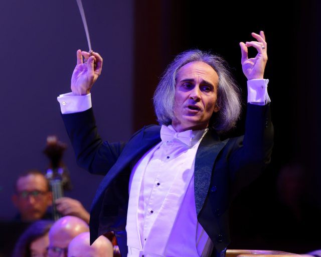 지휘자 앤서니 가브리엘(©Christopher Mason)
