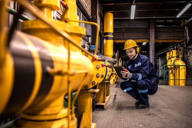 The LYCRA Company introduces LYCRA® ANTISTATIC fiber at Techtextil, April 21–24. Designed to meet the growing demand for workwear and PPE that combine stretch comfort and anti-static performance, this innovative fiber is engineered with proprietary additives integrated directly into the fiber structure.