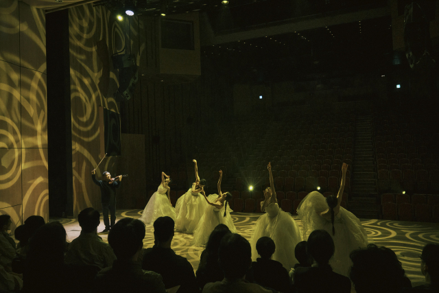 4월 10일 영도문화예술회관 더울림 시리즈 하우스콘서트 ‘바흐 x 무브먼트’ 공연 모습(ⓒShin-joong Kim)