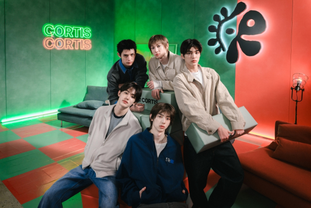 코르티스의 서울 비밀공간에서 만나는 ‘Green vs. Red’ 경험, 에어비앤비에서 단독 공개